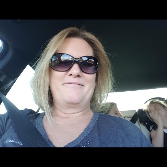 Meet your Posher, Vicki - Picture 1 of 1